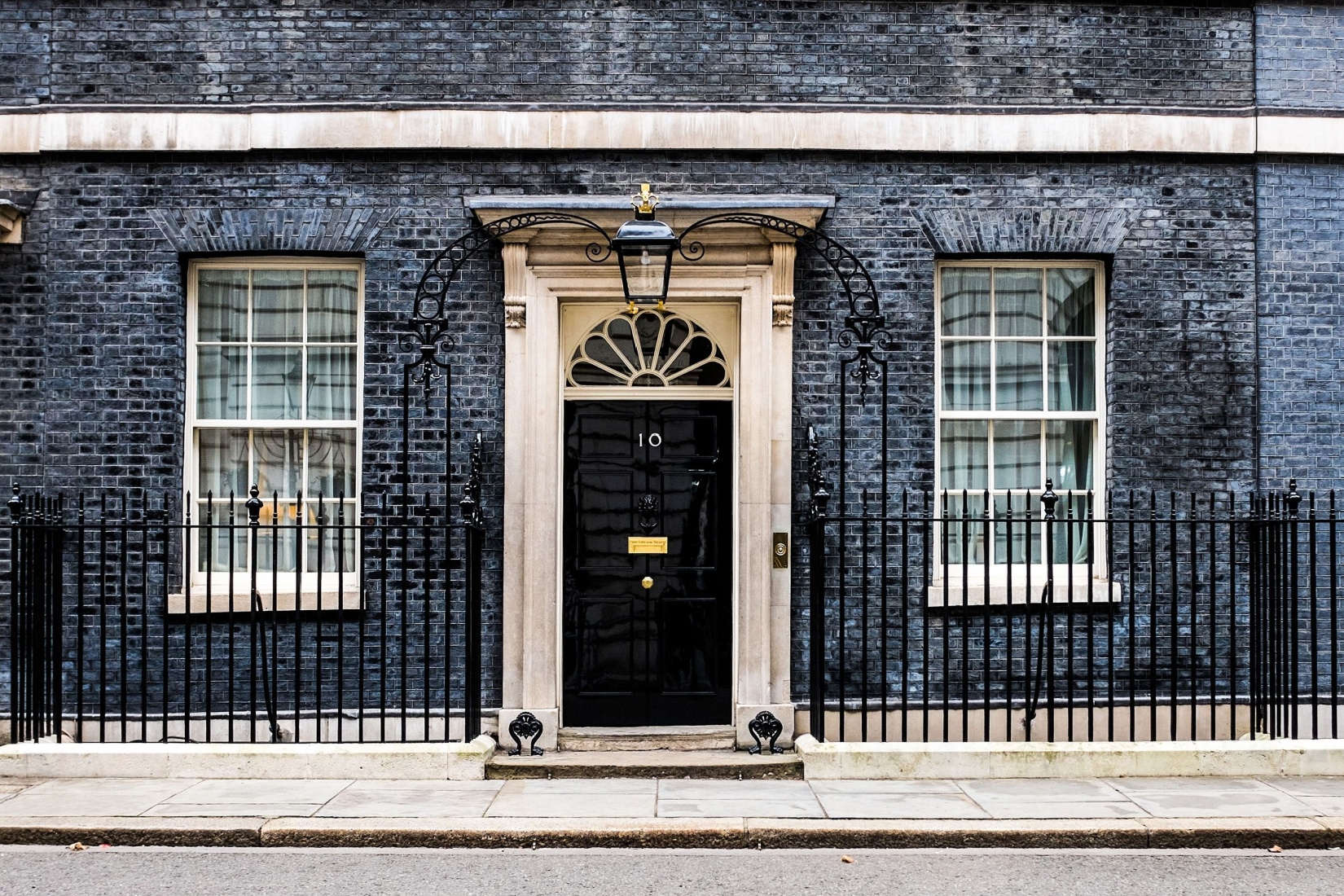 the exterior of 10 Downing Street